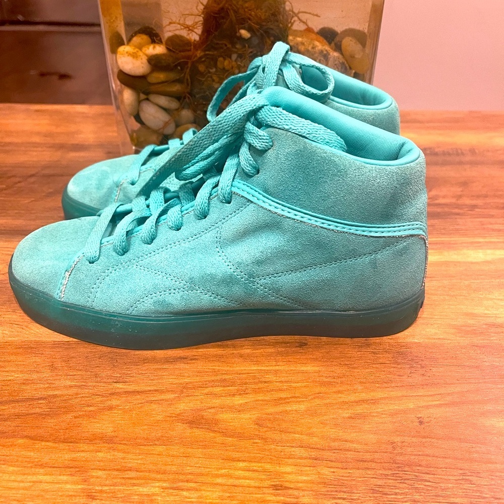 Reebok T-Raww Men’s Suede Sneakers Shoes Rare Seafoam Green Size 5.5
